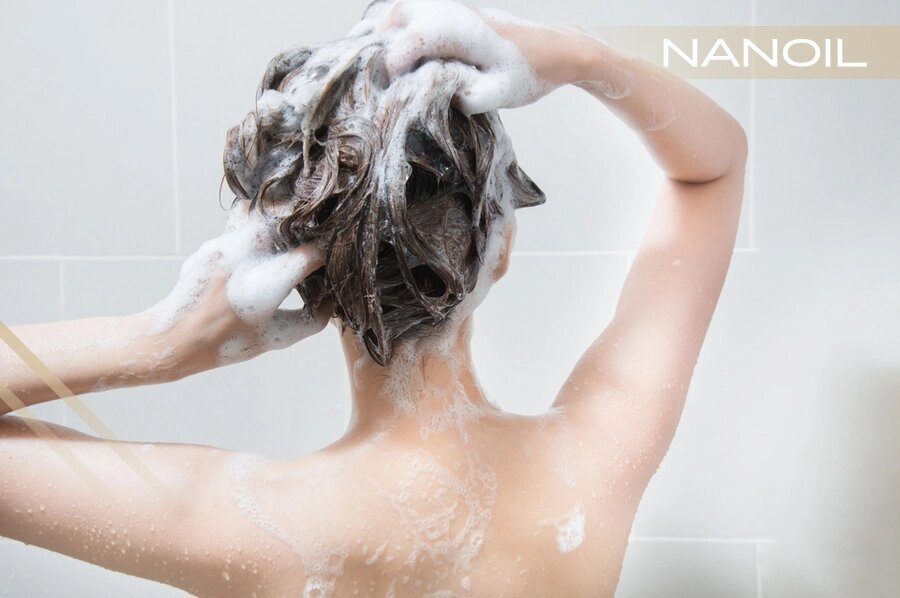Umyjte si vlasy šamponem