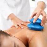 Baňkování: Jak provést masáž proti celulitidě doma?